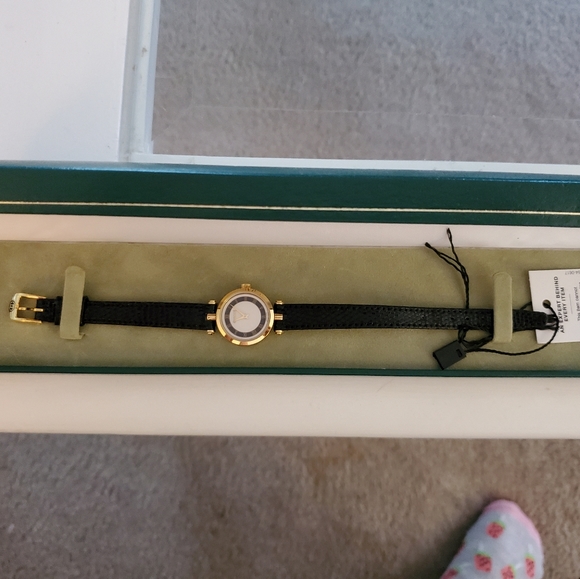 Gucci Watch (Authentic) - Picture 14 of 15